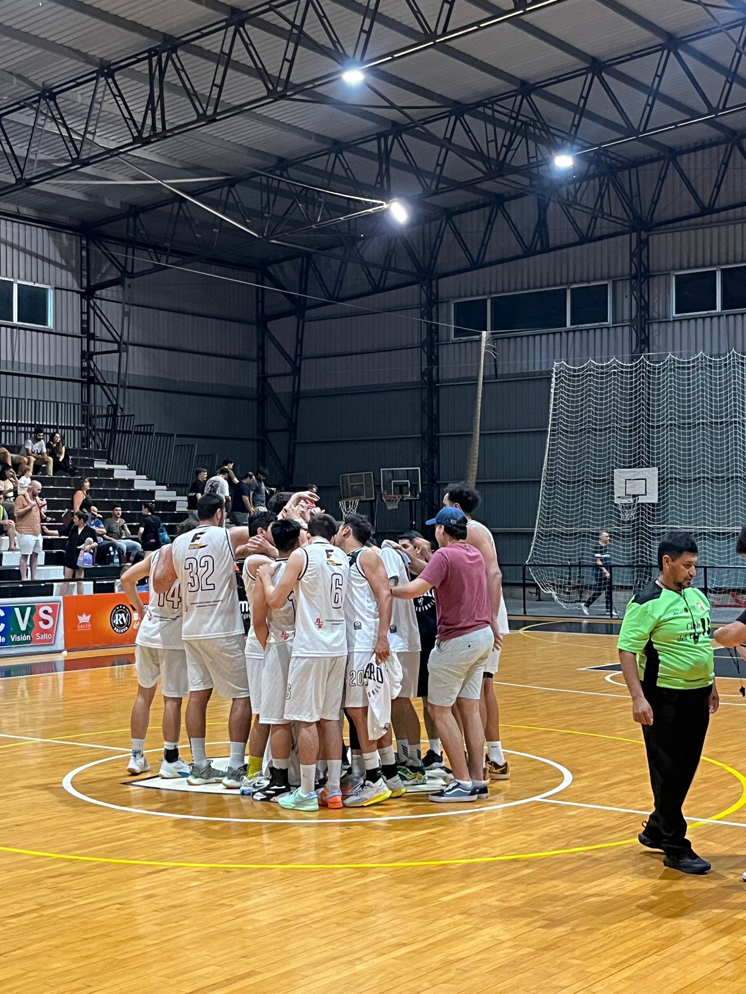 Gran jornada de básquetbol en Salto: Ferro Carril triunfa en ambas ramas ante Juventus