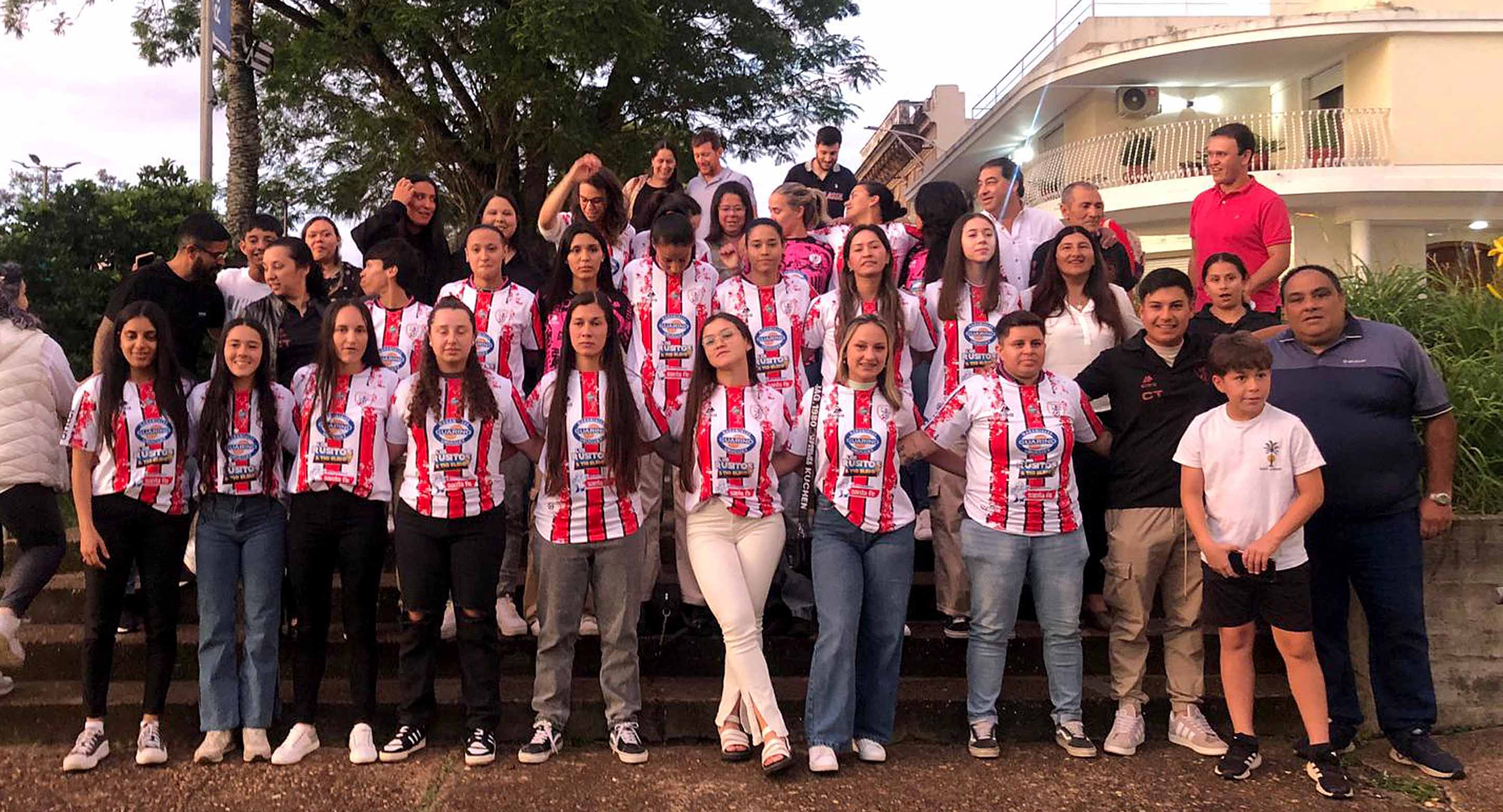 Presentaron a la selección femenina para la 1ª Copa de OFI