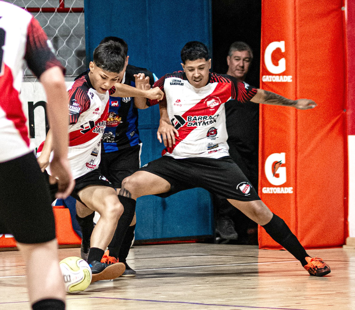 Parque Solari sigue campante en el futsal y la «U» perdió el invicto