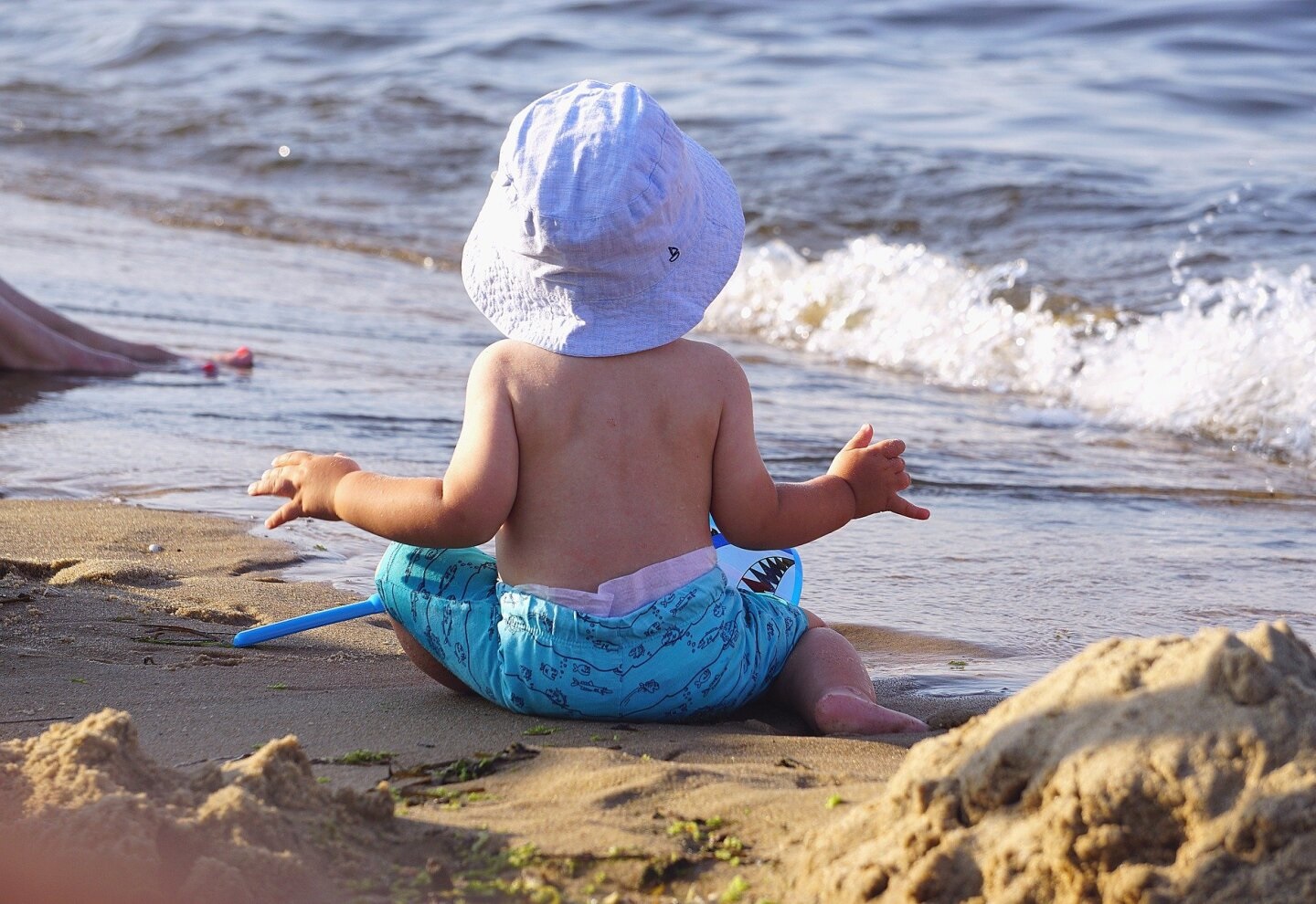 Pediatras exhortan a padres a adoptar  medidas para evitar “golpes de calor”