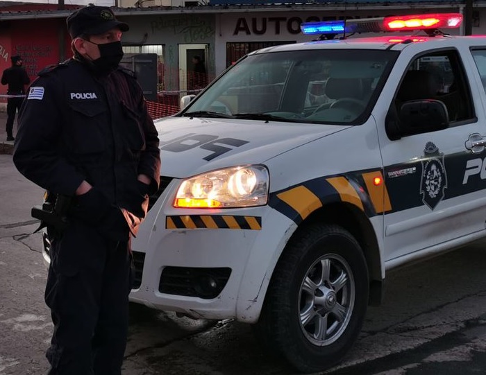 Balearon a un hombre: Policía lo encontró caído en la vía pública