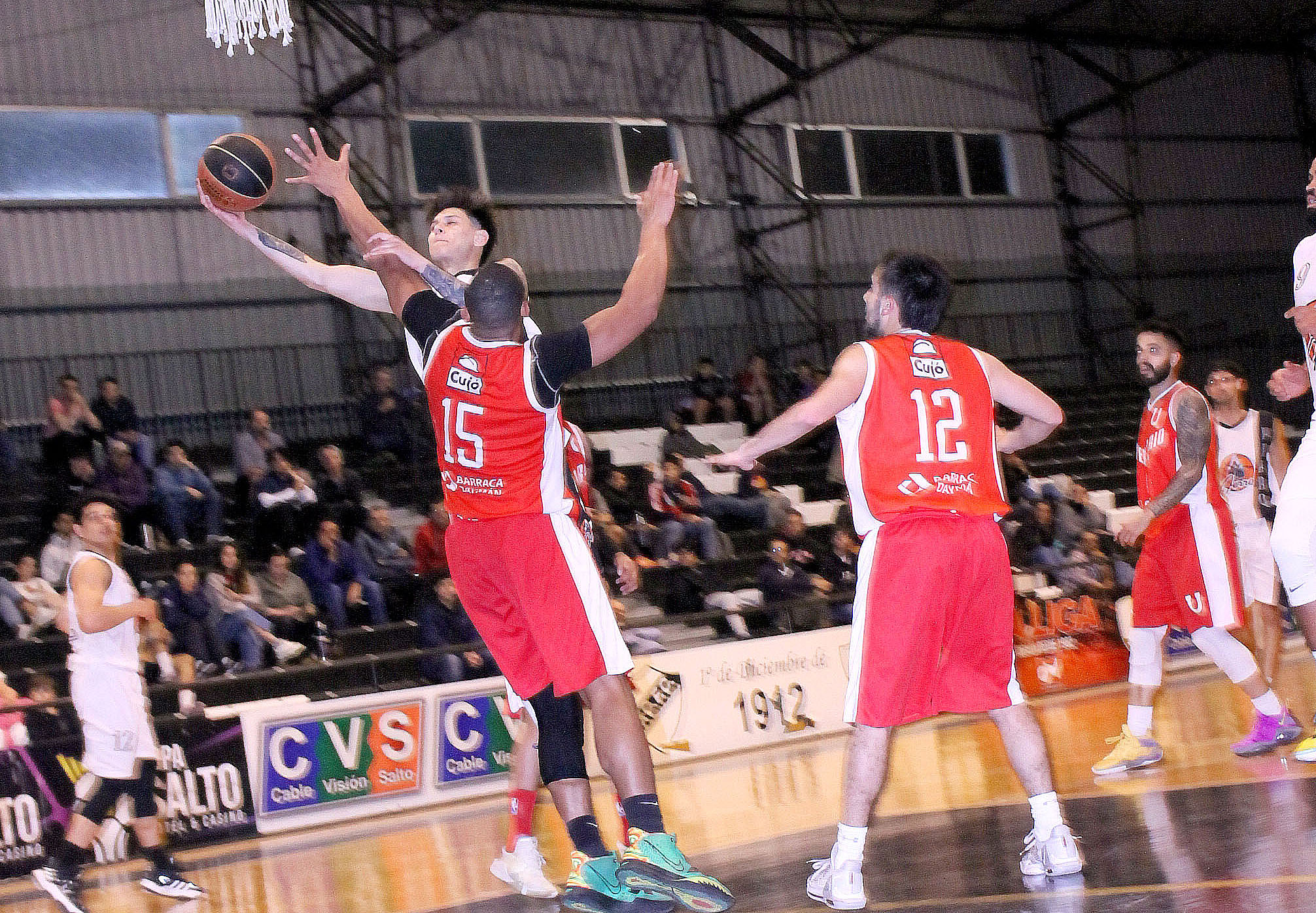 Los semifinalistas del básquetbol se prepararon con amistosos