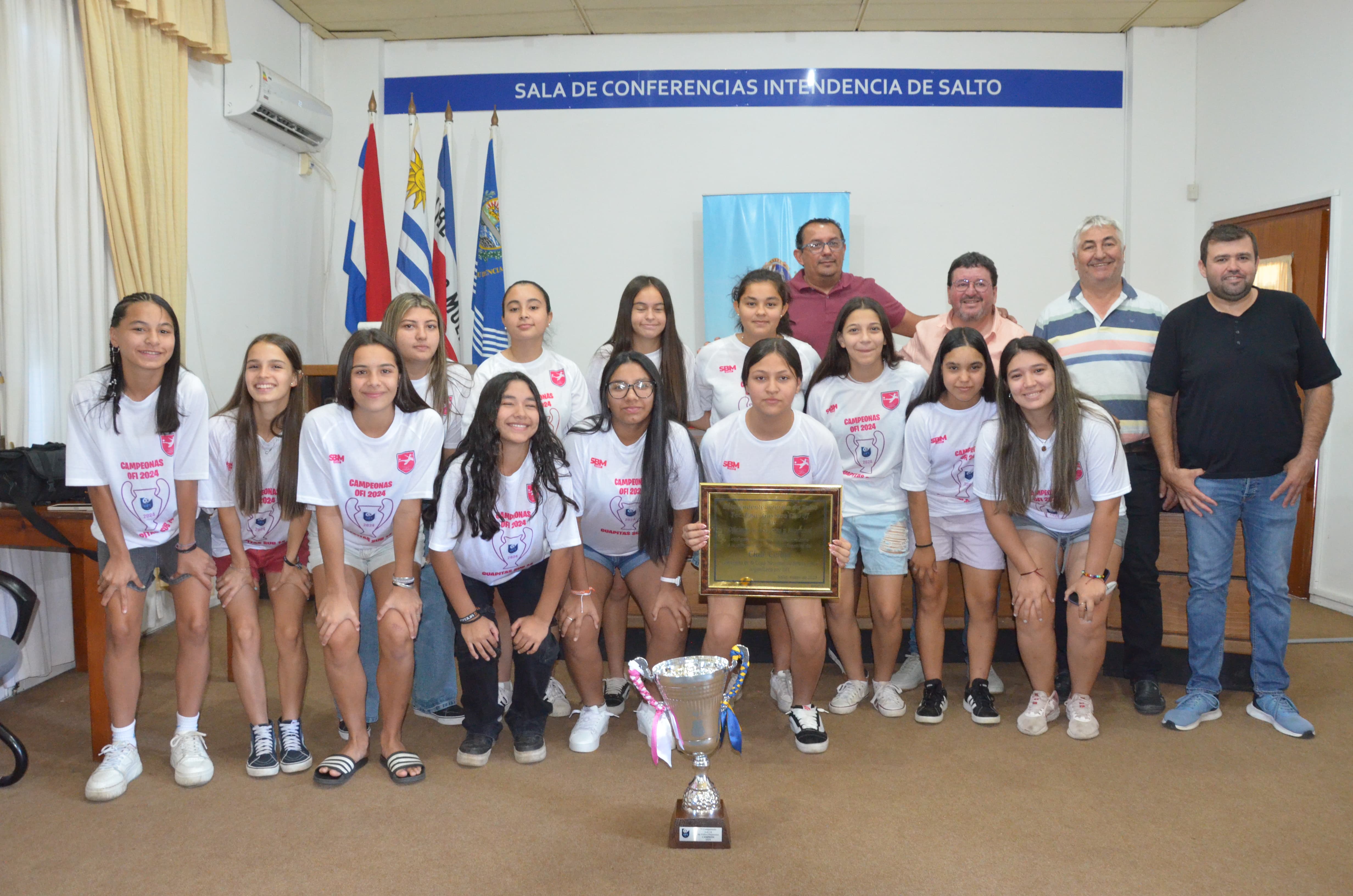 La Intendencia rinde homenaje a las campeonas nacionales de Ceibal Sub 14