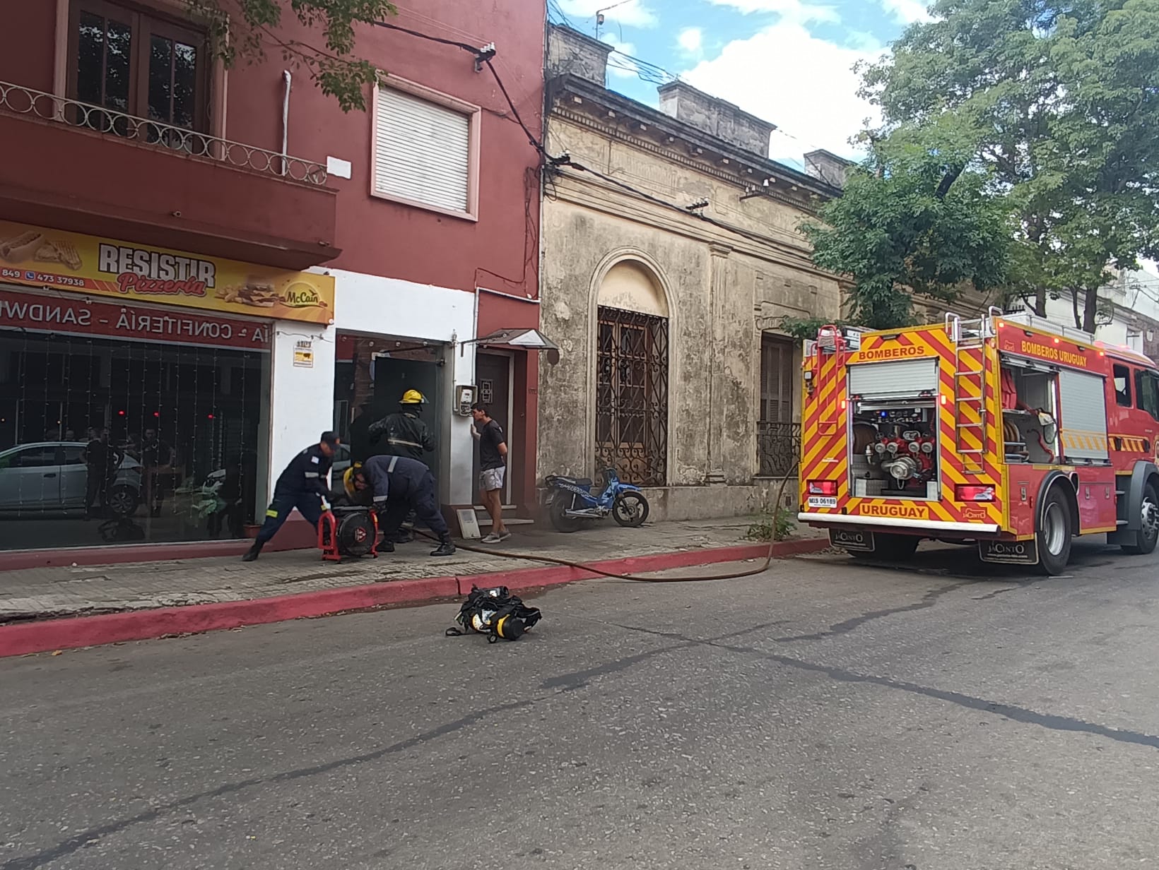 Incendio en pizzería céntrica provocó varios daños materiales