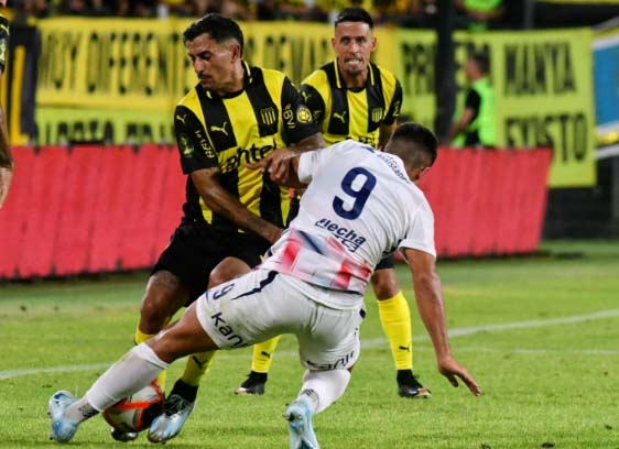 Peñarol también perdió con San Lorenzo en partido de alta intensidad