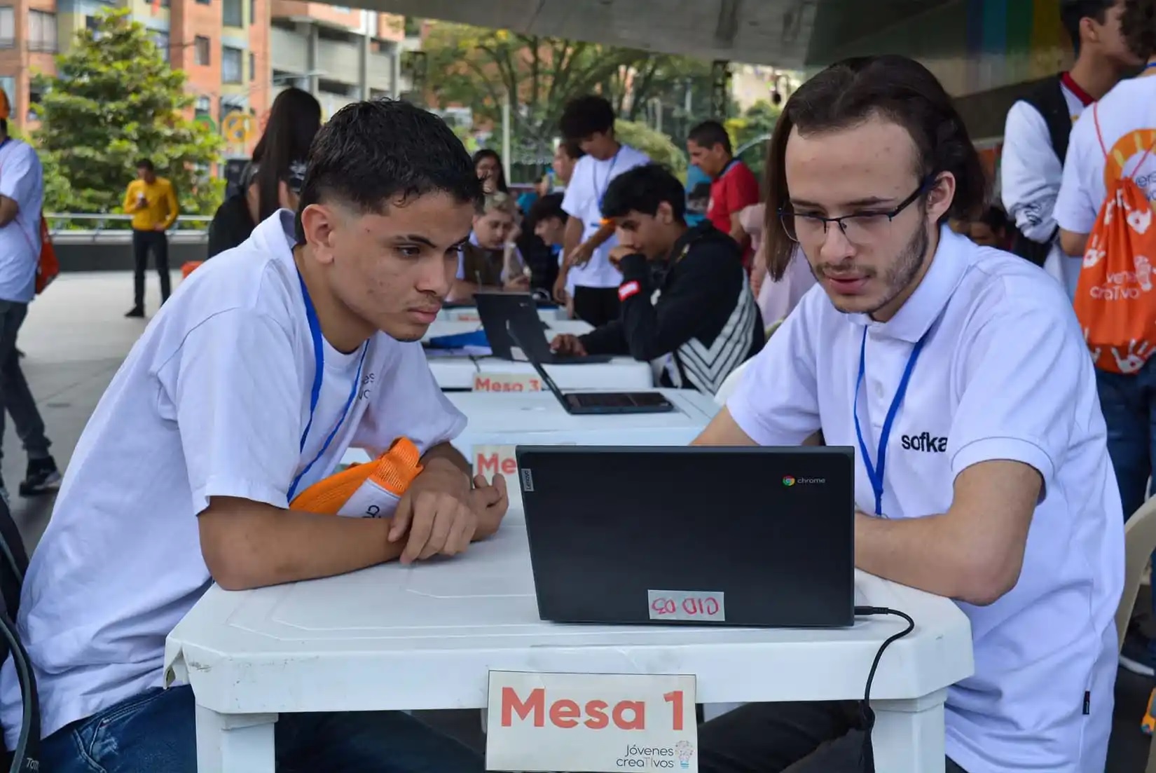 Jóvenes Creativos: convocan a  formarse en tecnología y planes de emprendimiento