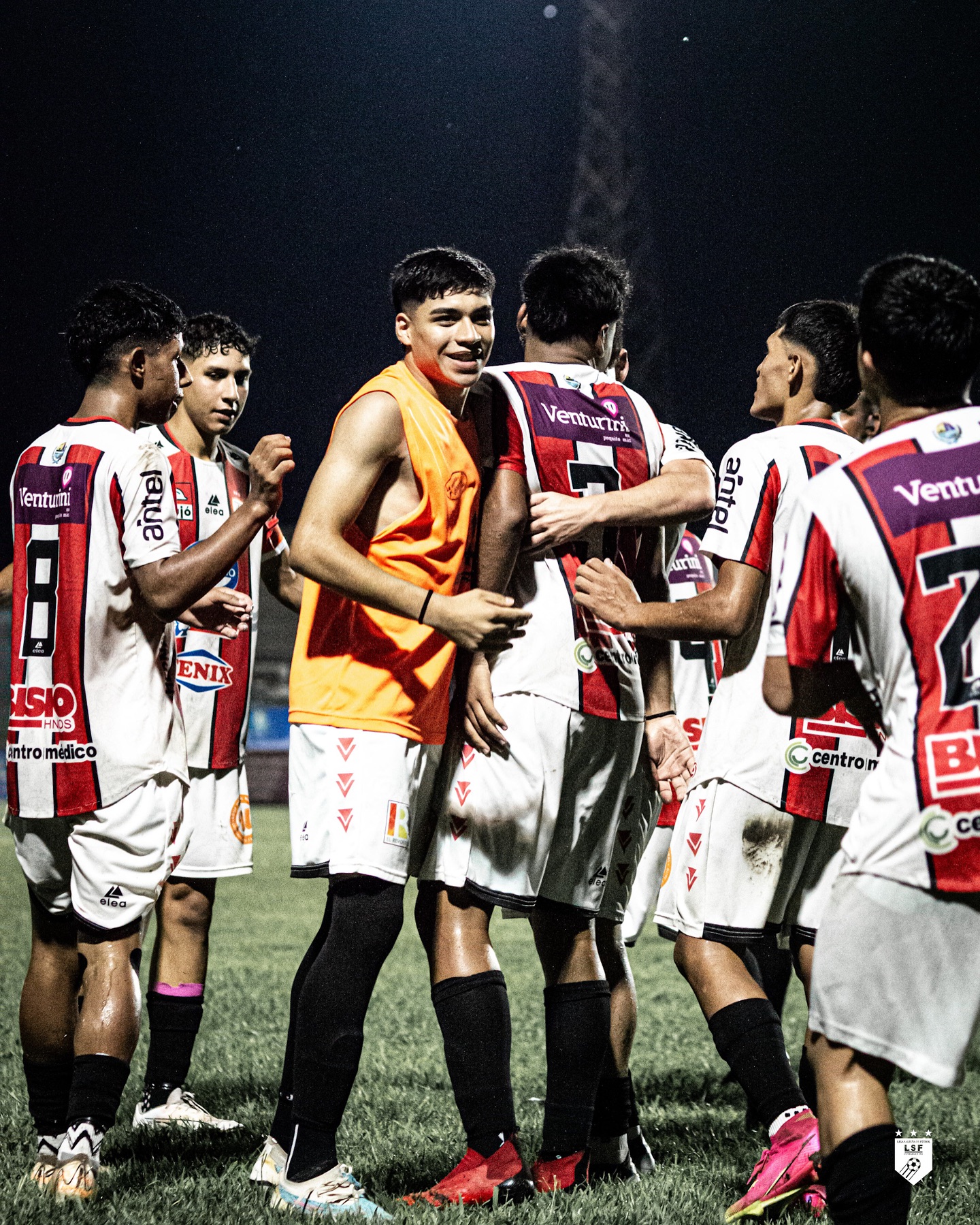 Juveniles lograron otro gran triunfo y están a un paso de semifinales