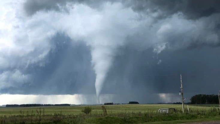 Con condiciones para formación de tornados solo se registraron torbellinos