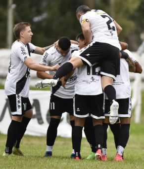 El fútbol salteño goza de buena salud en la Copa: Universitario, Ferro y River clasificaron dos fechas antes