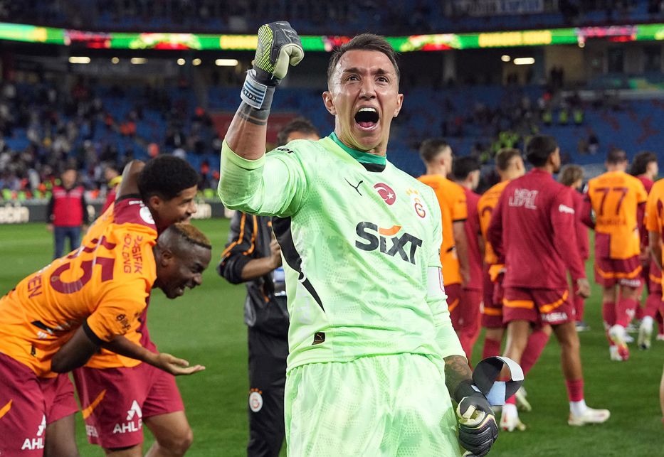 Peñarol avanza por Fernando Muslera