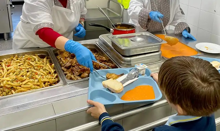 Alimentación en vacaciones: 11  escuelas abren para 200 niños