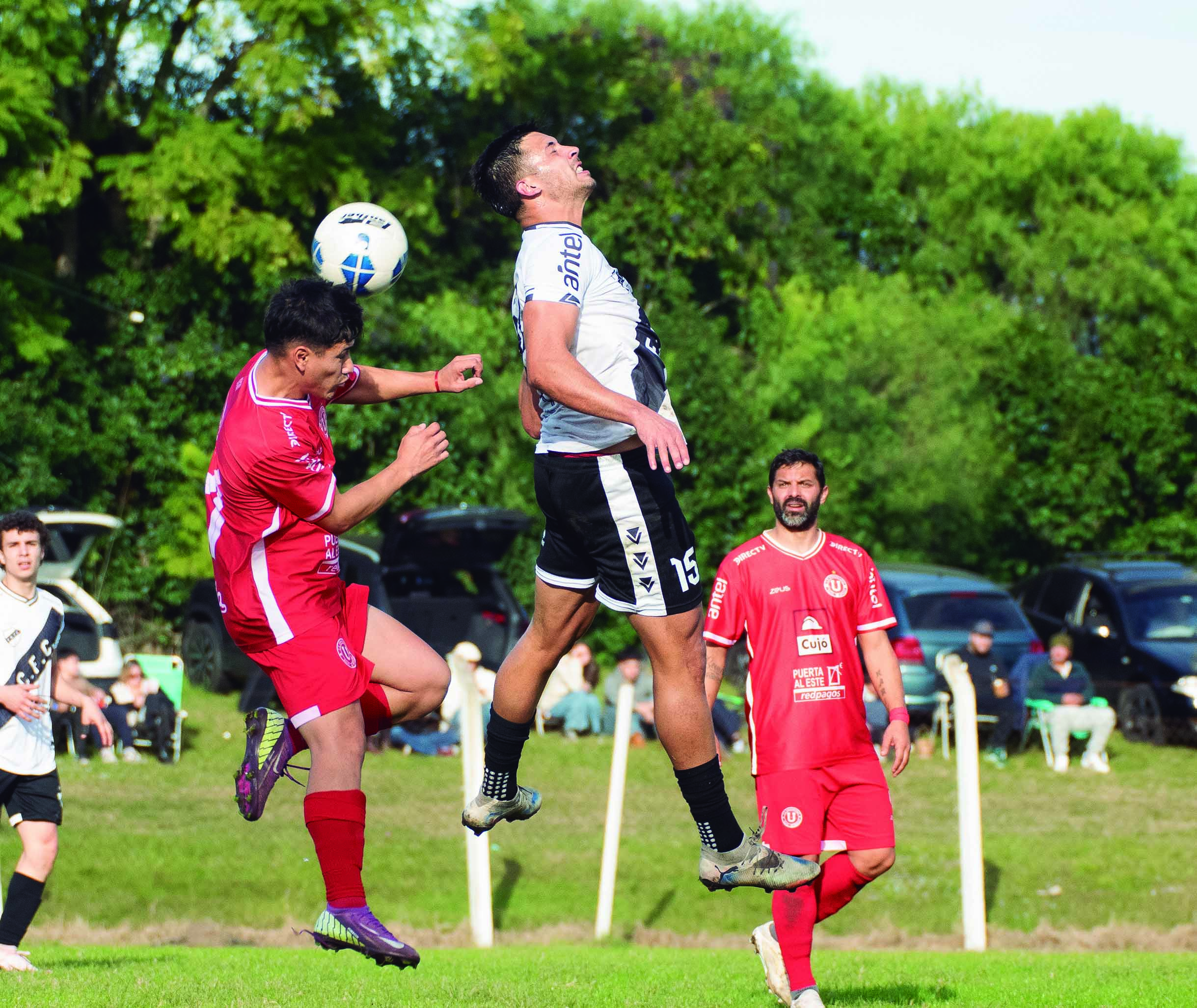 Universitario soportó el asedio y quiere ir nuevamente por la Copa