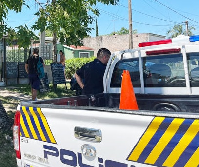 Delincuente armado amenaza a comerciante y se lleva dinero