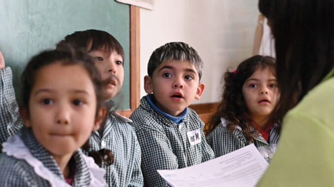 Impulsan plan para universalizar la  educación primaria desde los 3 años