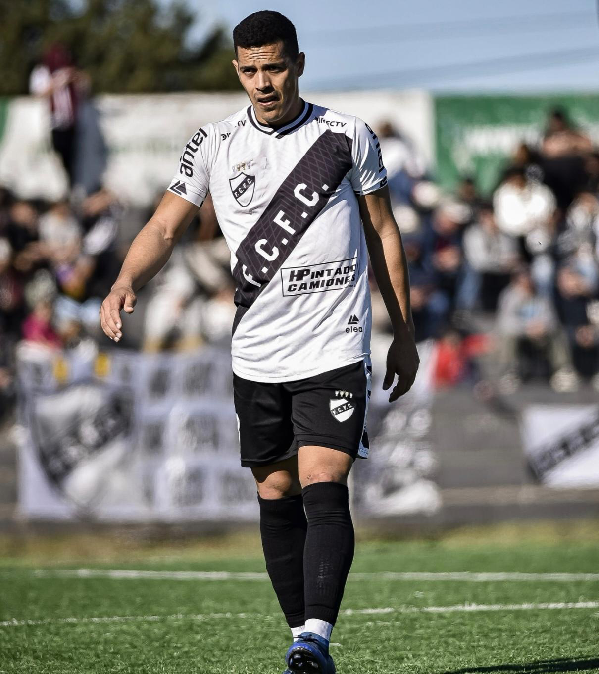 Javier Quintero fue intervenido con éxito y tendrá una larga recuperación tras su lesión