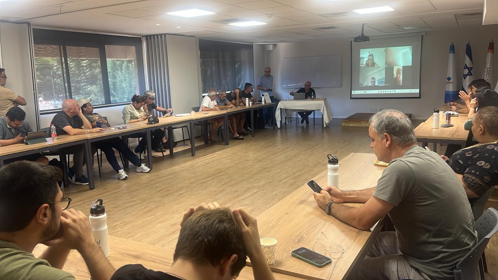 Albisu y Olivera se reunieron con autoridades de Cancillería israelí evaluando “vías de escape”