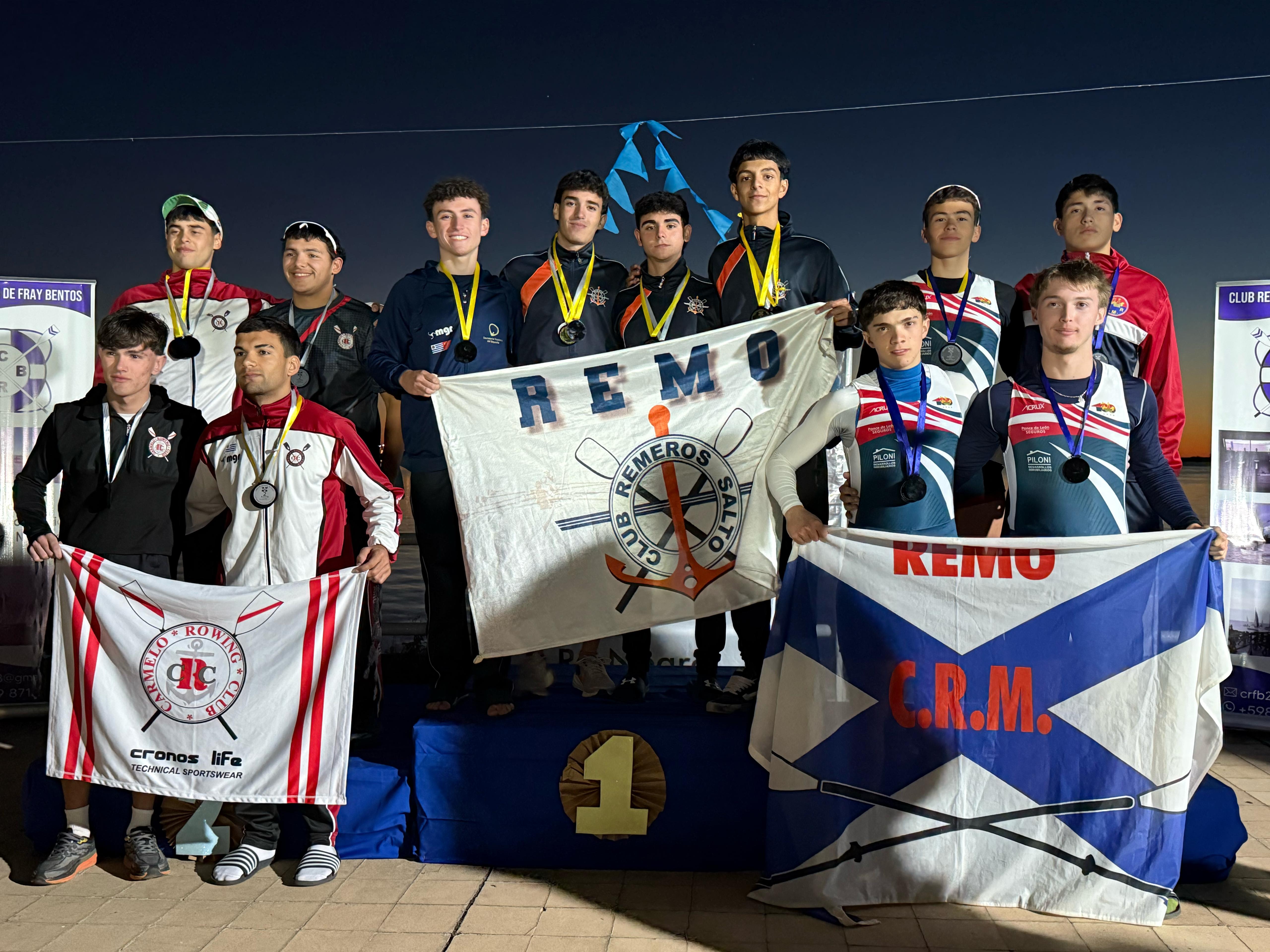 Trece medallas logró el remo salteño en fecha del Nacional en Fray Bentos