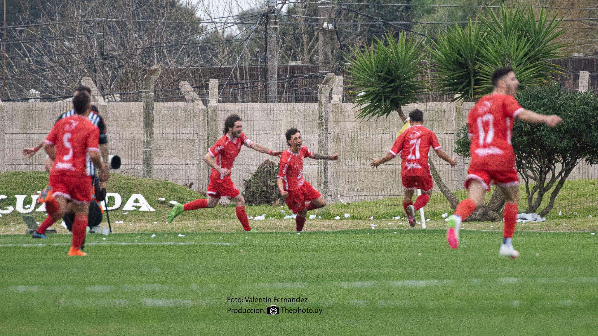 Se define en casa: a la “U” le empataron de atrás y ahora toca esperar la vuelta en el Dickinson para saber quién será el rey del Interior
