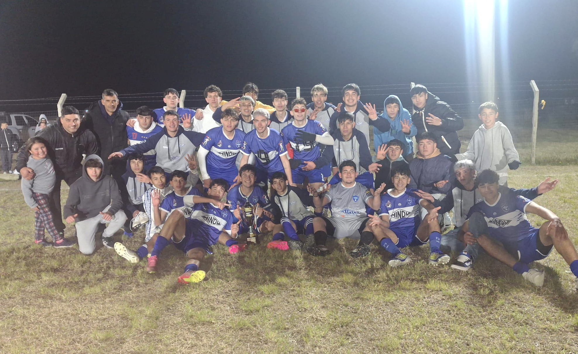 Hindú festejó el torneo Apertura en Sub 18 y hoy hay final en Sub 15