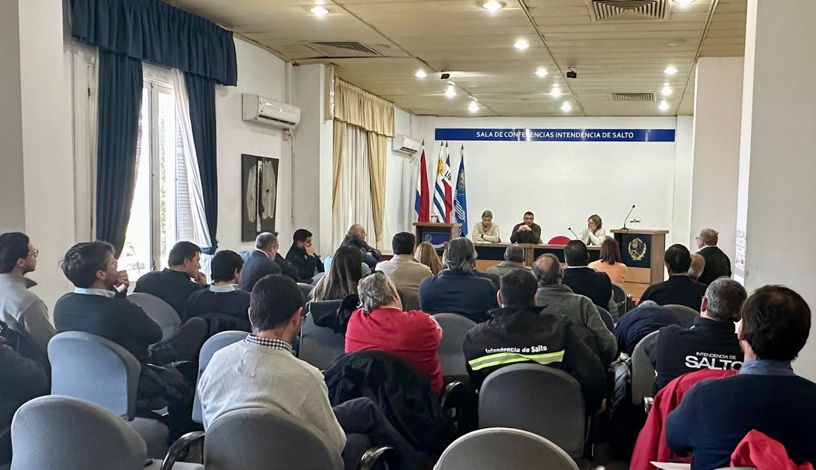 Albisu reunió su gabinete para informarlos sobre la crisis financiera en la Intendencia