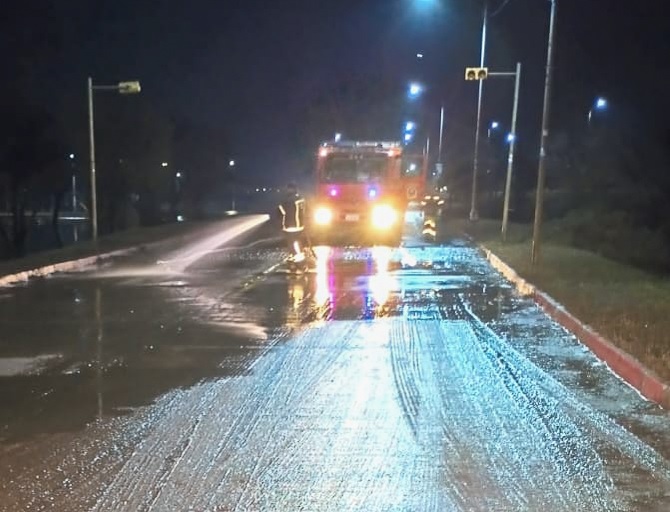 Intendencia trabaja en remoción  del barro en la Costanera Norte