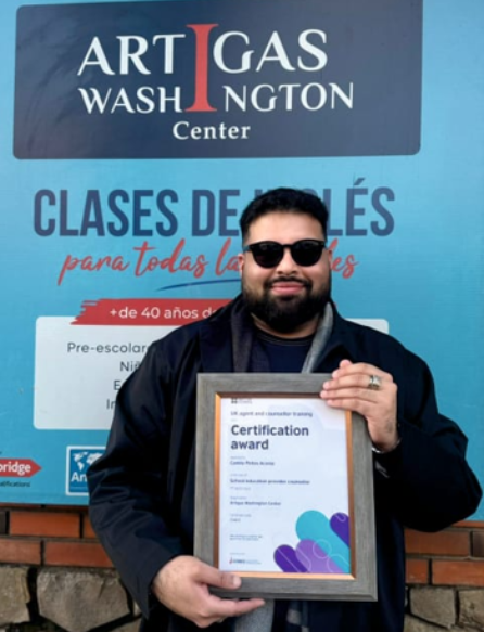 Director general del Artigas Washington Center obtiene certificación internacional