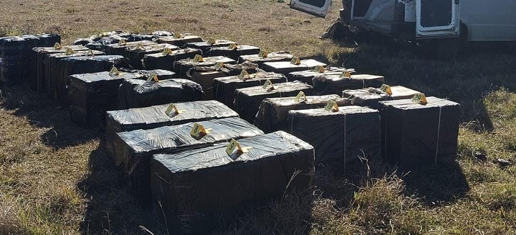 Tres personas detenidas, vehículos y  mercadería incautada en Corralitos