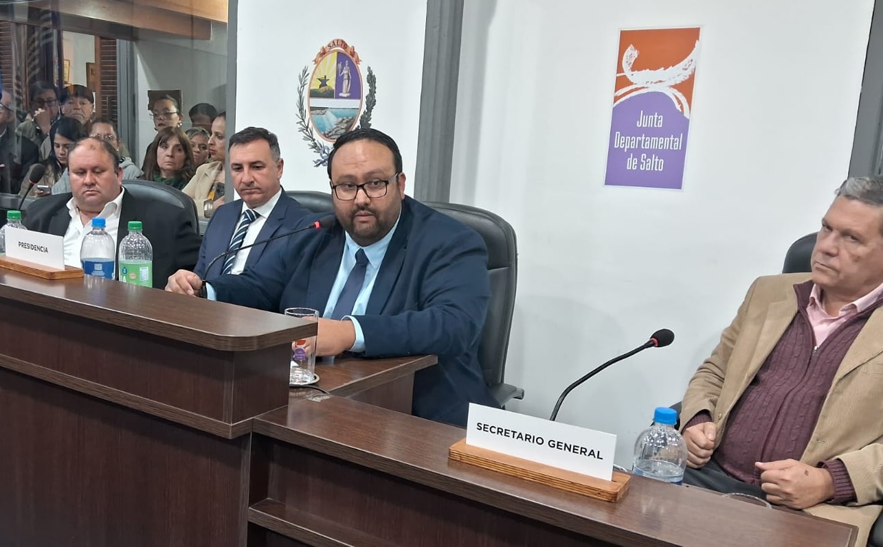 Anoche asumieron ediles y hoy lo  harán autoridades de Municipios