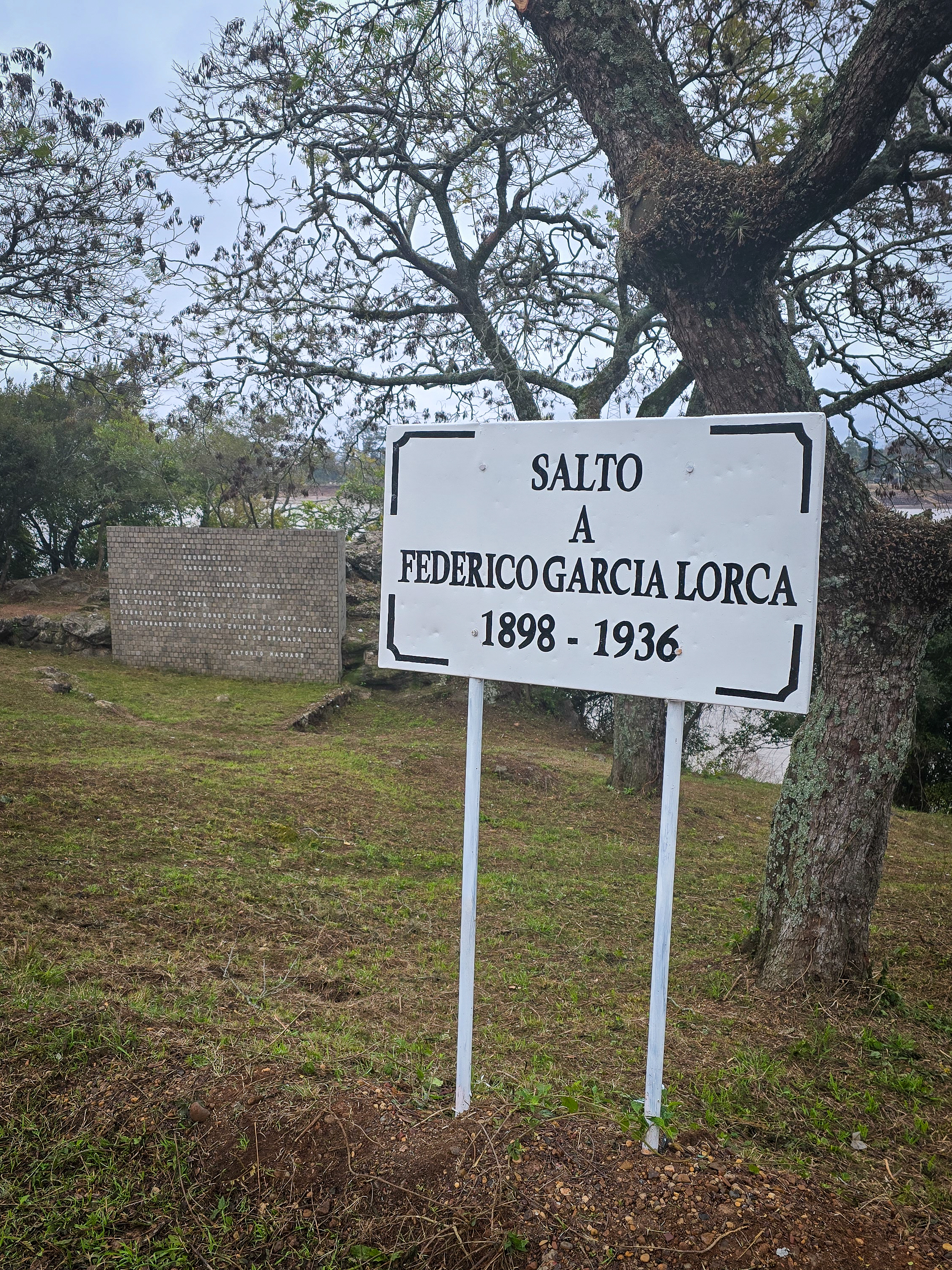 Se realizó la puesta en valor del monumento al escritor Federico García Lorca
