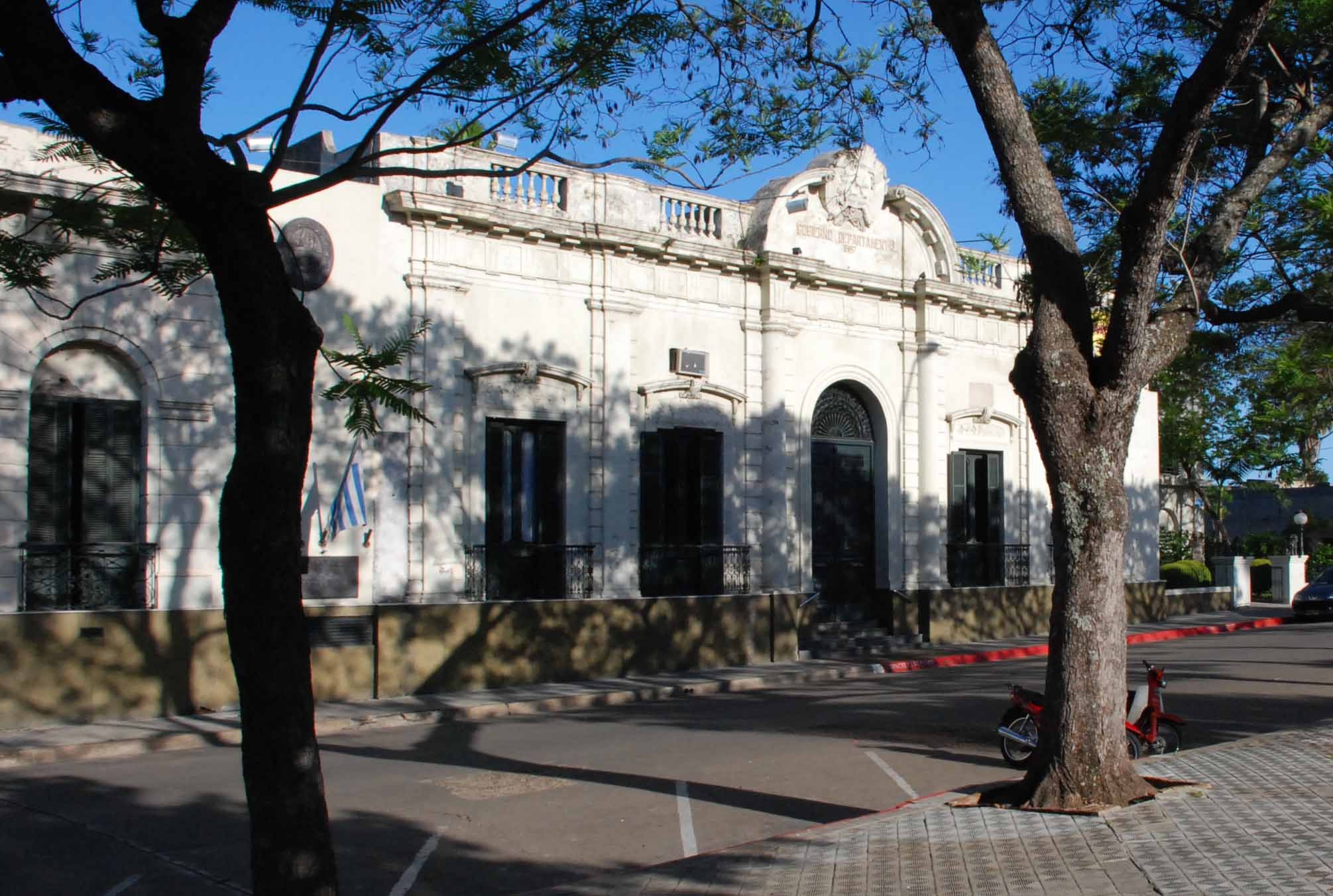 Mujeres contratadas como monotributistas denuncian complejas situaciones durante la gestión de Andrés Lima