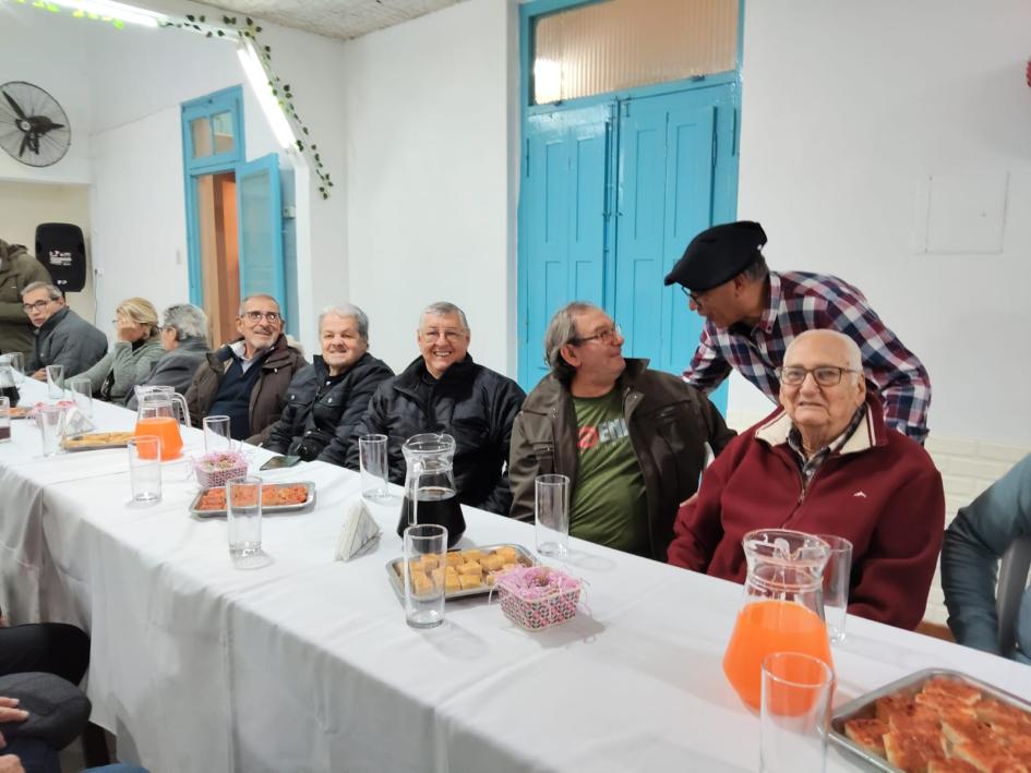 Policías retirados siguen adelante con el club de donantes de sangre