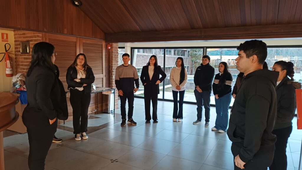 Estudiantes del IAE de Salto iniciaron  pasantías en el Hotel Horacio Quiroga