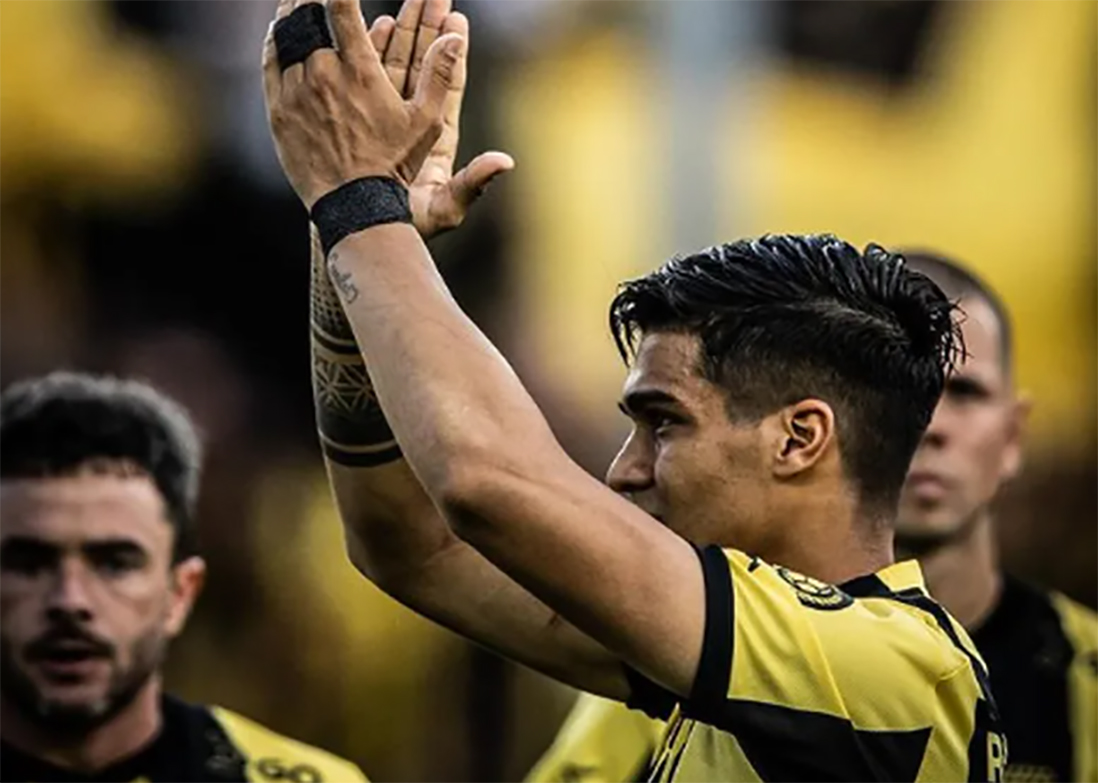 Peñarol insistió y tendrá a Matías Arezo hasta final de temporada