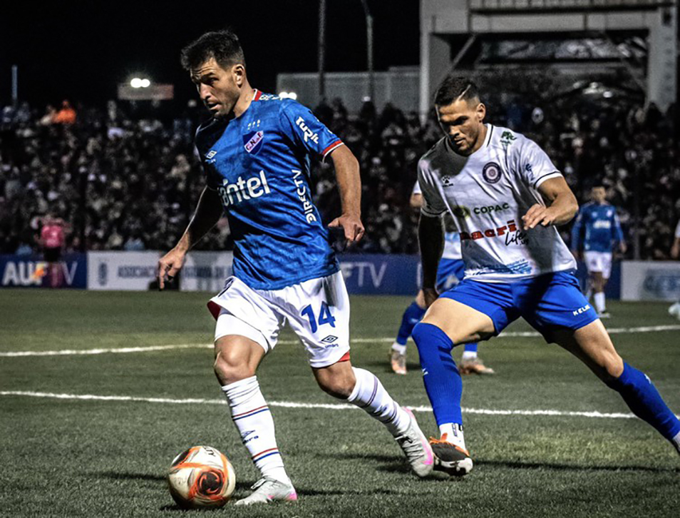 Nacional se presentó en Paysandú para el debut de Maxi Gómez y Lodeiro