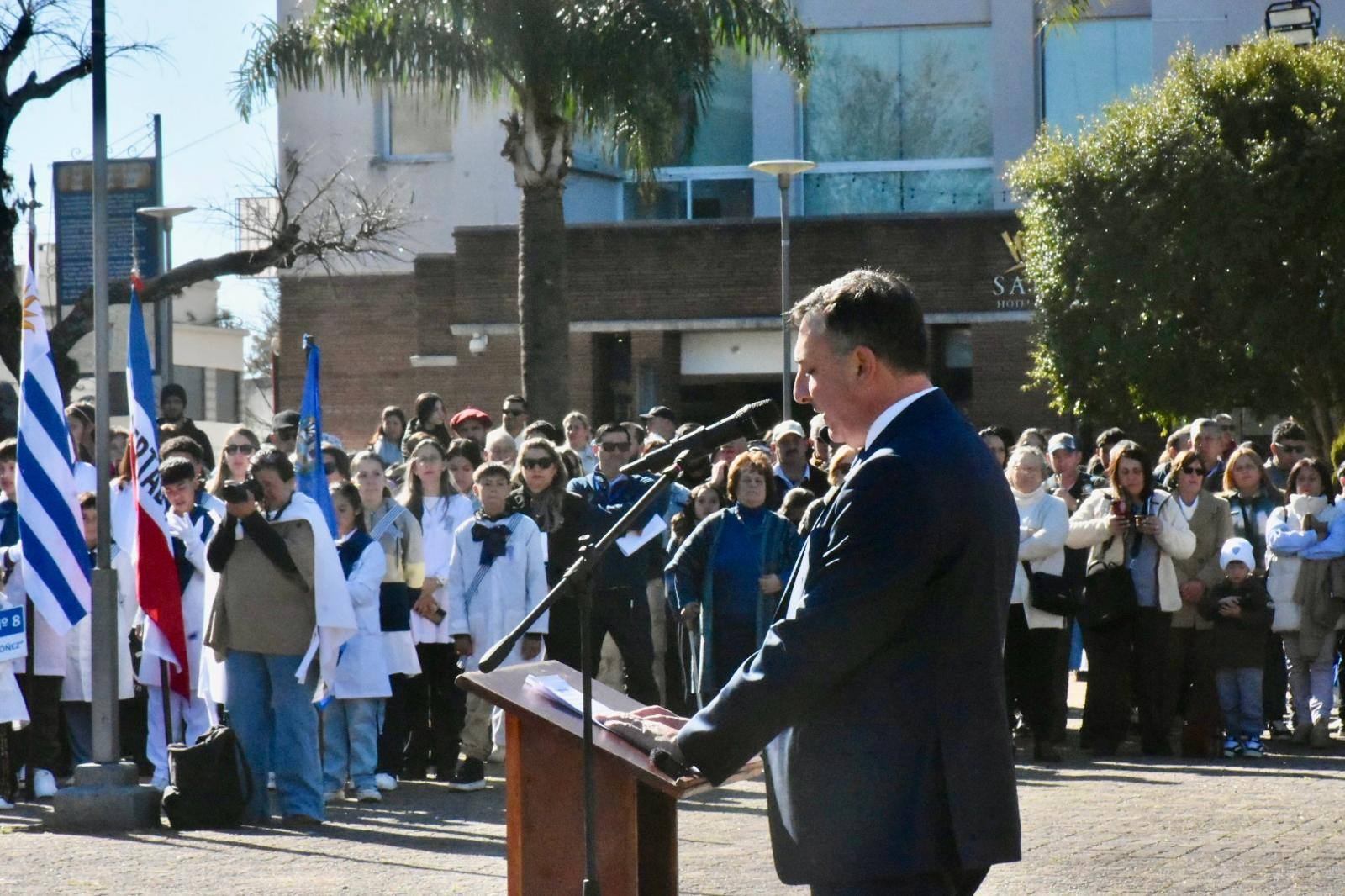 Carlos Albisu encabezó el acto conmemorativo del Bicentenario de la Declaratoria de la Independencia