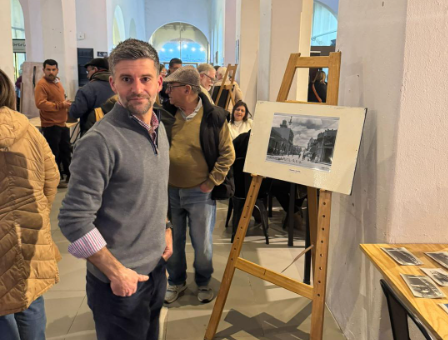 Muestra fotográfica sobre “Salto Antiguo” presentó exposición de autos antiguos