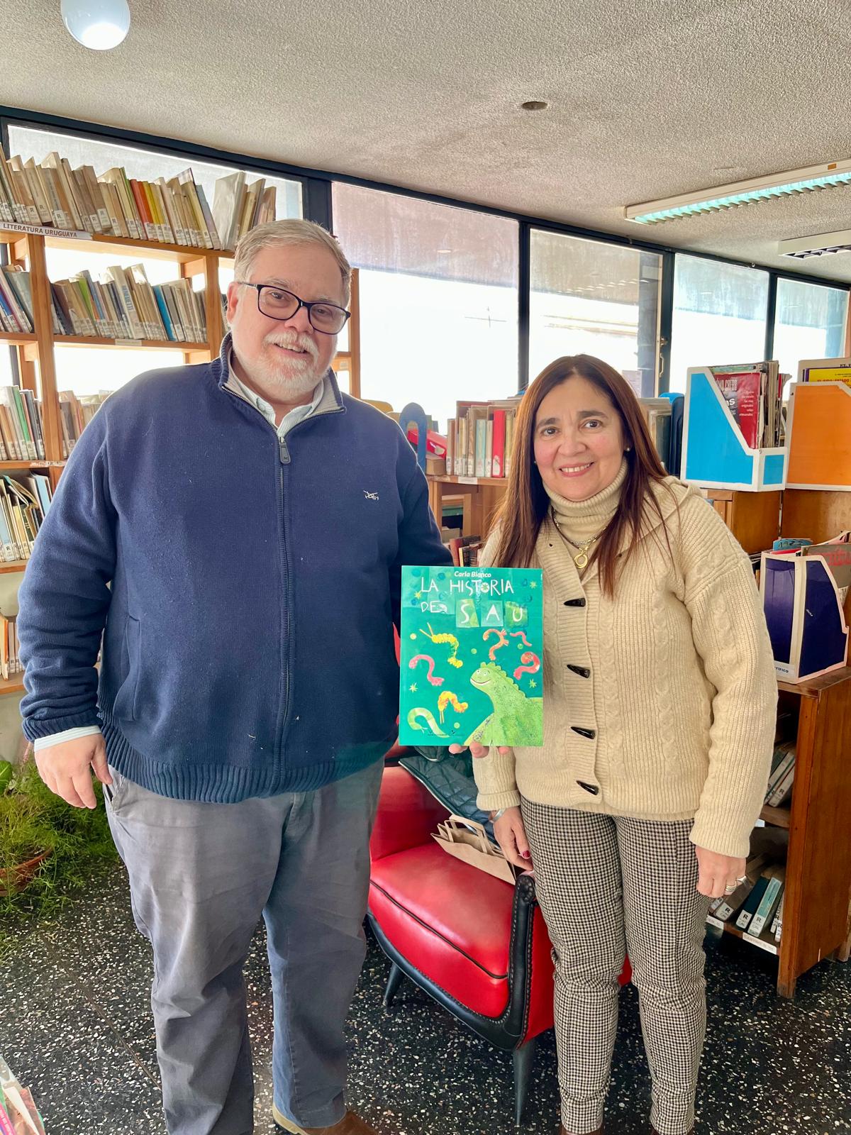 Biblioteca de Salto recibió la  donación de escritora salteña