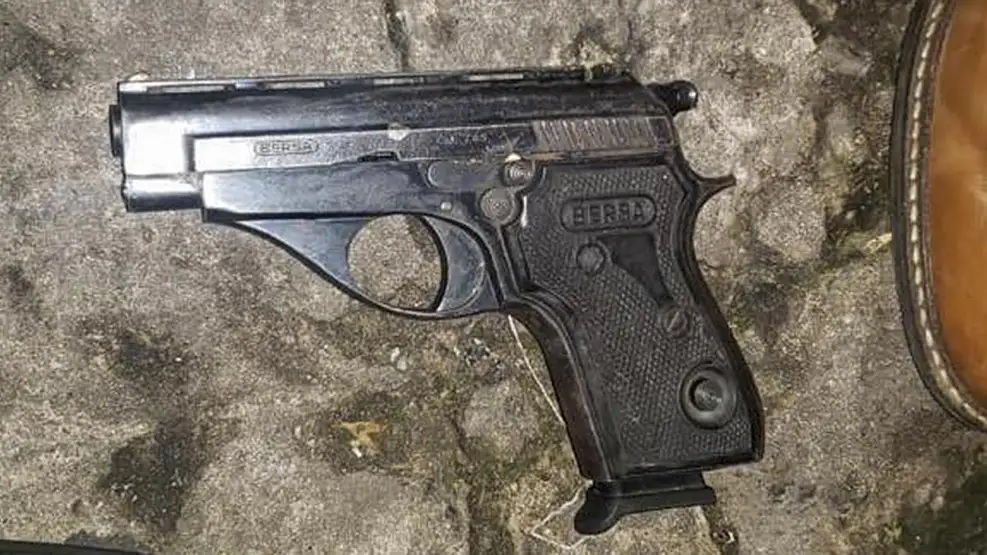Investigan hallazgo de un arma  de fuego a orillas del río Uruguay