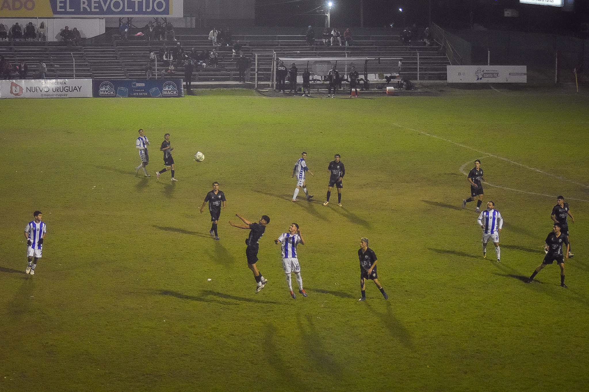 Saladero y Almagro definirán el segundo ascenso a la Divisional A