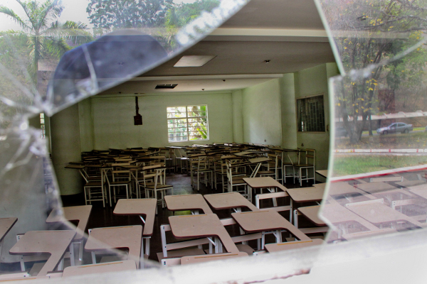 Latidos: Escuela exige pago al contado por ventana rota y más…